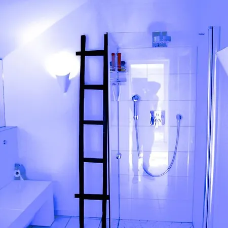 & Hotell 3*